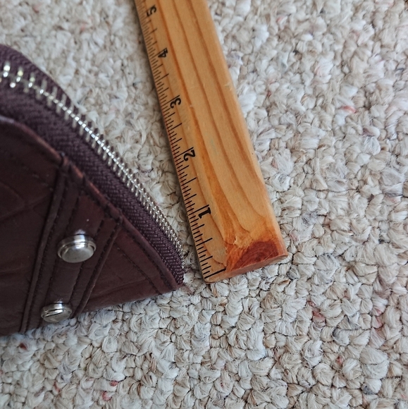 B. Makowsky dark brown leather zip around closure wallet - Picture 7 of 9